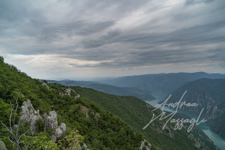 una valle immensa; bosco bosnia drina fiume Herzegovina landscape paesaggi person persona river serbia valle valley