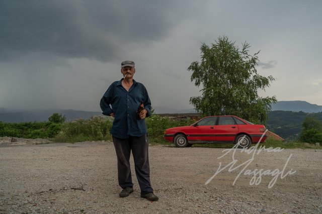 cercando moglie; bad bosnia Bosnian car clouds landscape macchina paesaggio people person persona portrait red ritratto rossa weather