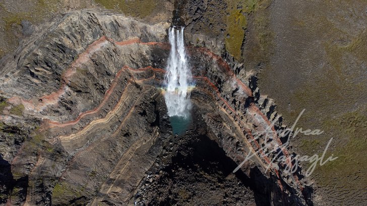 Hengifoss, la cascata a strisce; cascata Cioni drone hengifoss Iceland islanda waterfall