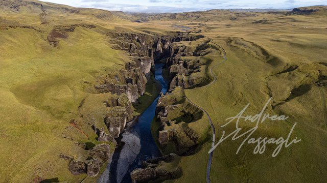 IL CANYON DI PALAGONITE; aerial canyon Cioni drone Iceland Islanda travel